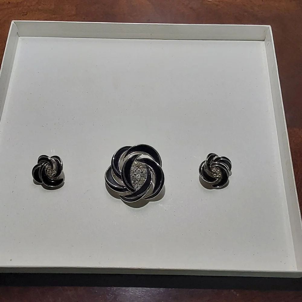 Jomaz Windmill Signed‎ Black Enamel & Austrian Crystal Jewelry Set